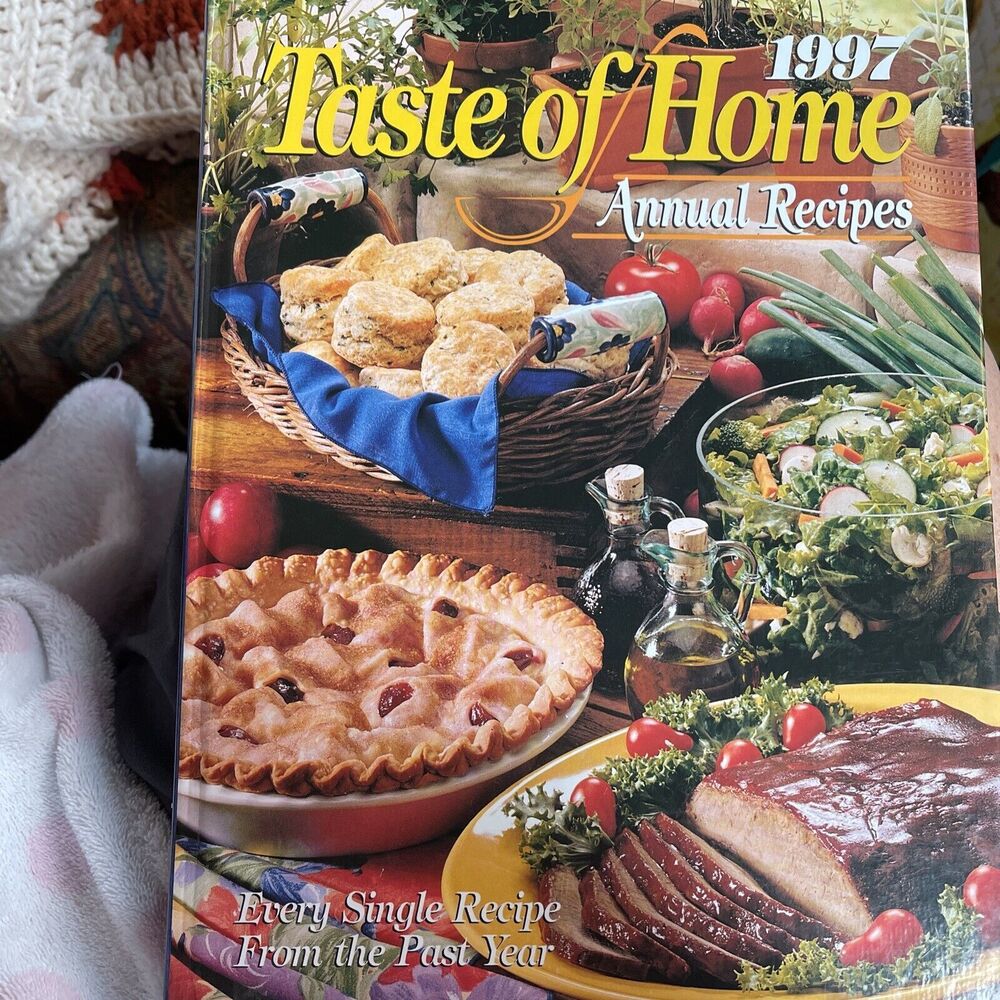 1997 Taste of Home Annual Recipes by Taste of Home Editorial Staff (1997,...